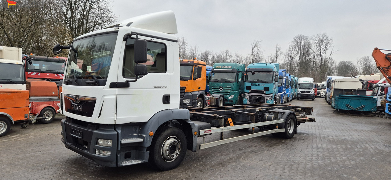 MAN 12.250 LBW 1500 kg Dehollandia - Cserefelépítményes teherautó: 1 kép. MAN 12.250 LBW 1500 kg Dehollandia - Cserefelépítményes teherautó: 1 kép.