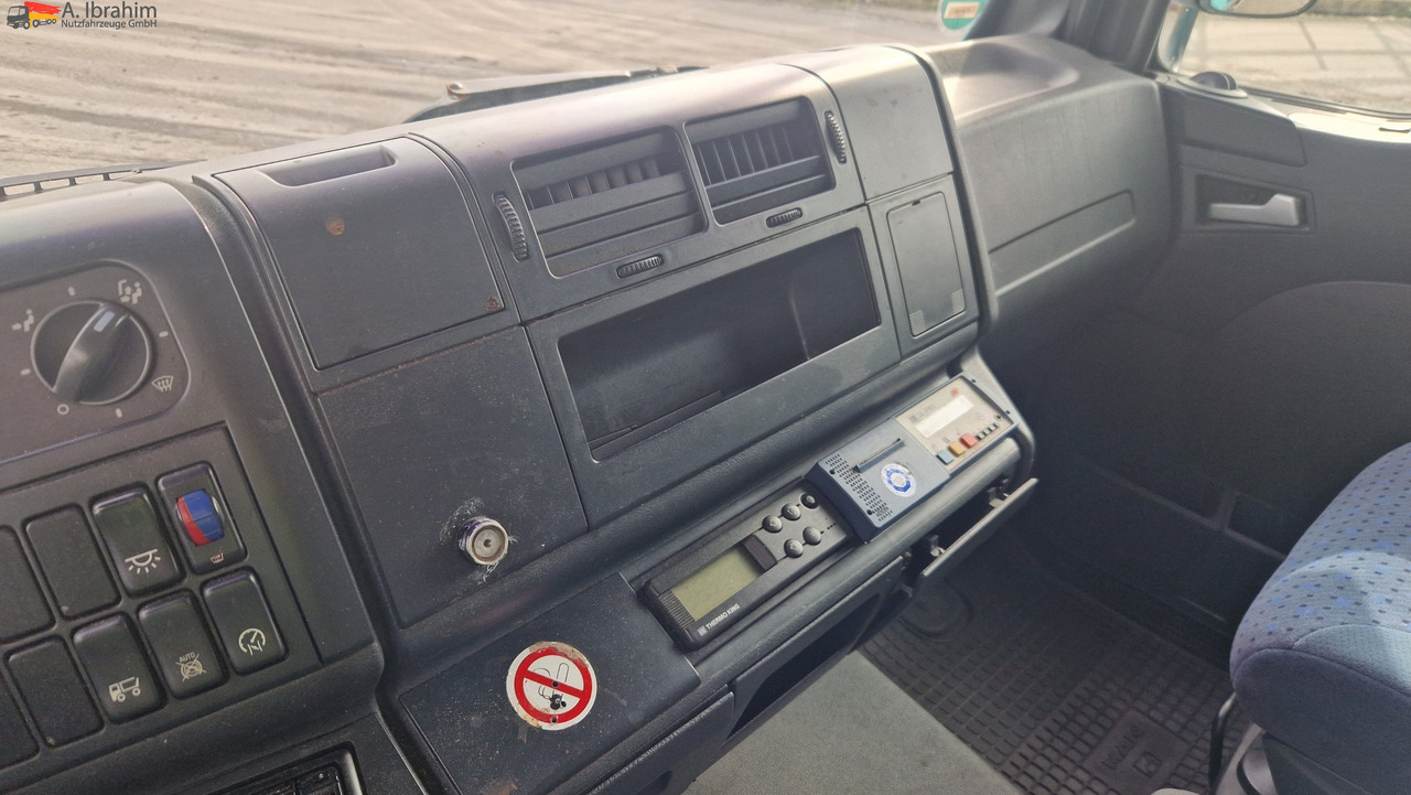 MAN 8.180 Thermokingkühlung - 30 ° sauber, 3. Gang kratzt, voll fahrbereit - Hűtős teherautó: 3 kép. MAN 8.180 Thermokingkühlung - 30 ° sauber, 3. Gang kratzt, voll fahrbereit - Hűtős teherautó: 3 kép.