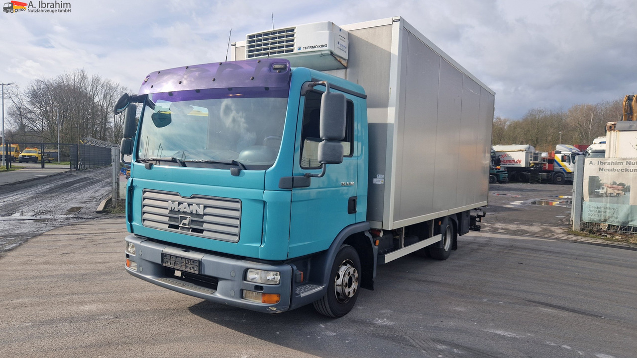 MAN 8.180 Thermokingkühlung - 30 ° sauber, 3. Gang kratzt, voll fahrbereit - Hűtős teherautó: 1 kép. MAN 8.180 Thermokingkühlung - 30 ° sauber, 3. Gang kratzt, voll fahrbereit - Hűtős teherautó: 1 kép.