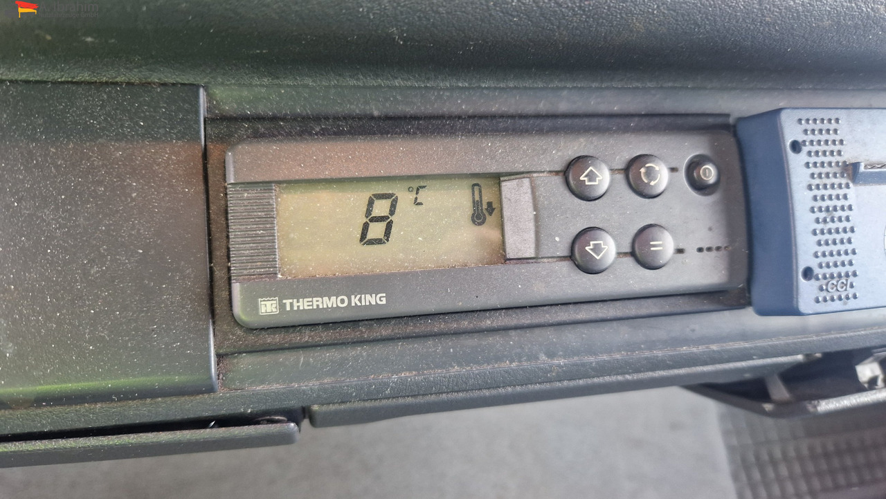 MAN 8.180 Thermokingkühlung - 30 ° sauber, 3. Gang kratzt, voll fahrbereit - Hűtős teherautó: 4 kép. MAN 8.180 Thermokingkühlung - 30 ° sauber, 3. Gang kratzt, voll fahrbereit - Hűtős teherautó: 4 kép.