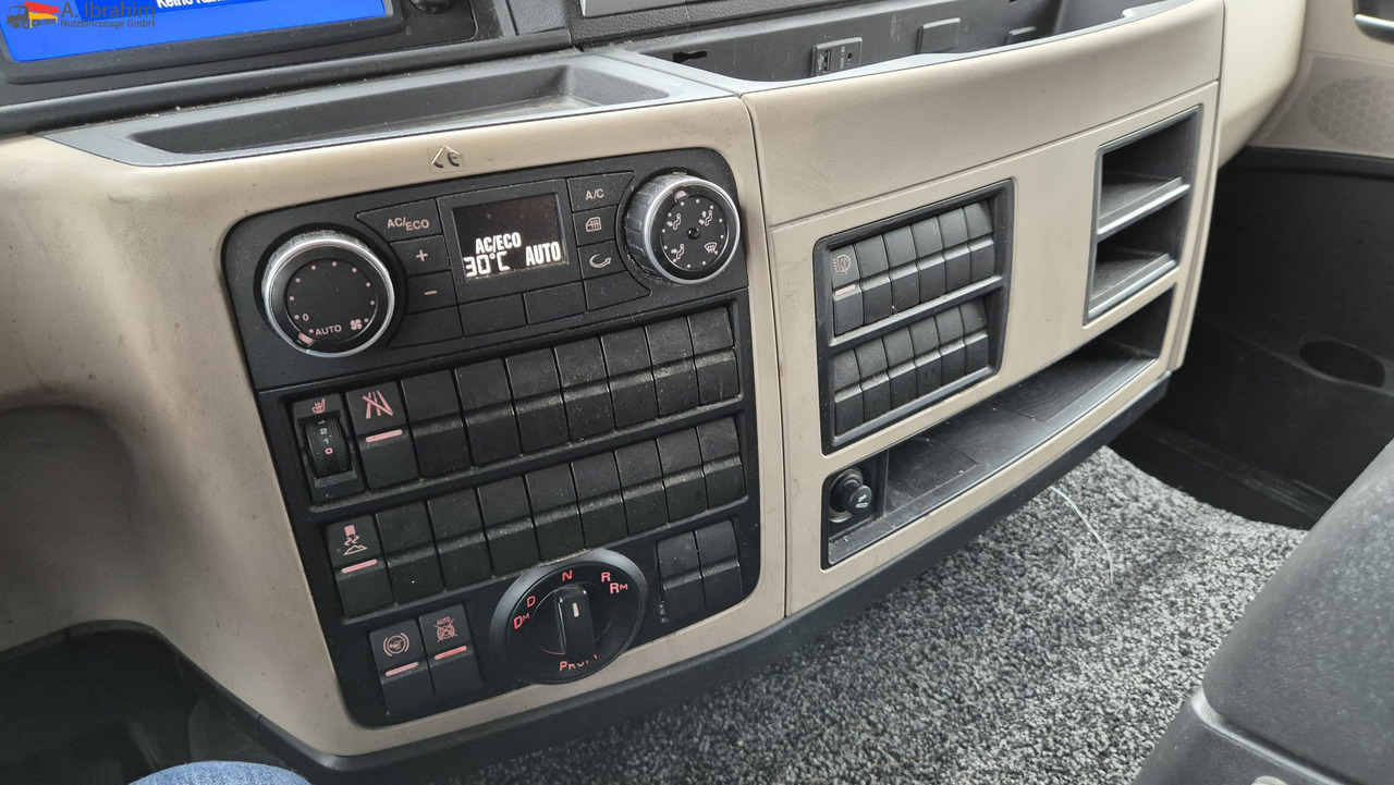 MAN 8.250 7,30 m Koffer, Navi, Topzustand - Dobozos kisteherautó: 3 kép. MAN 8.250 7,30 m Koffer, Navi, Topzustand - Dobozos kisteherautó: 3 kép.