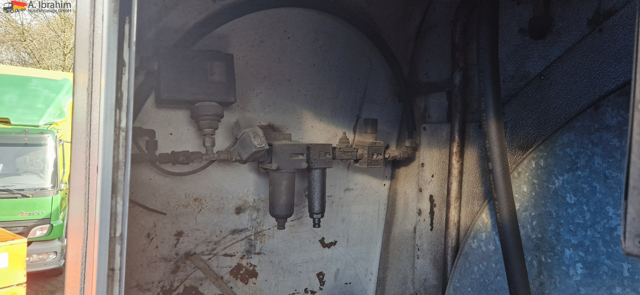 MAN TGA Asphaltspritze Schäfer 20 000 Liters - Tartályos teherautó: 2 kép. MAN TGA Asphaltspritze Schäfer 20 000 Liters - Tartályos teherautó: 2 kép.