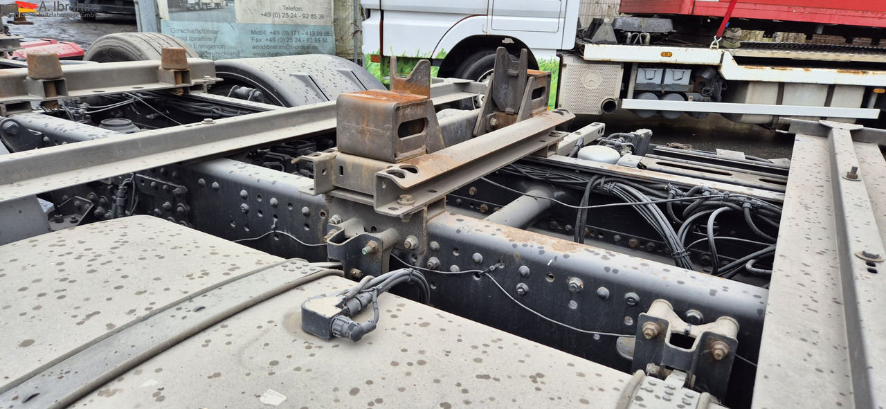 MAN TGX 26.460 Vario-Rahmen deutsches Fahrzeug. ohne Wechselbrücke - Ponyvás teherautó: 5 kép. MAN TGX 26.460 Vario-Rahmen deutsches Fahrzeug. ohne Wechselbrücke - Ponyvás teherautó: 5 kép.