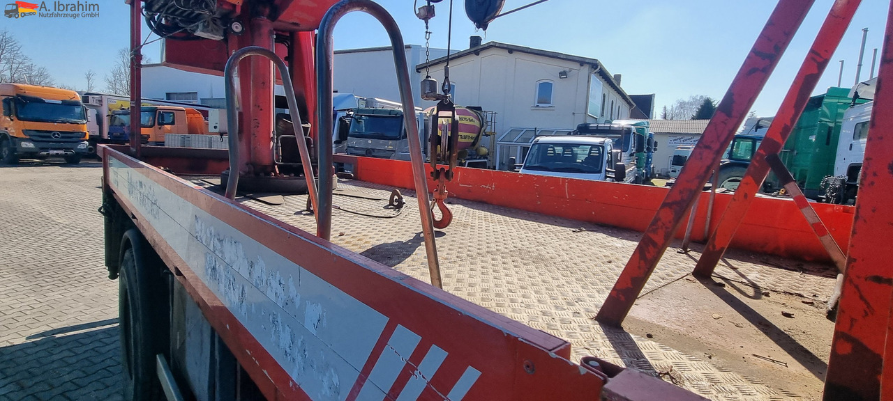 Mercedes-Benz 1722 Dachdeckerkran Cormach 30000 TECH, - Darus autó, Platós teherautó: 2 kép. Mercedes-Benz 1722 Dachdeckerkran Cormach 30000 TECH, - Darus autó, Platós teherautó: 2 kép.