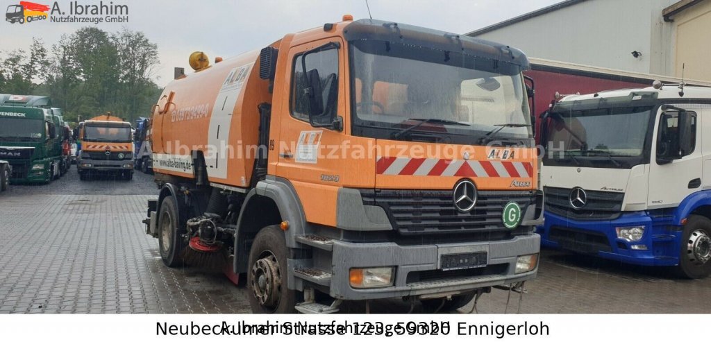 Mercedes-Benz 1823 DB 1823,Optifant 70, 3677 h Betriebsst., 2 Motors, 3 Pedals - Utcaseprő gép: 1 kép. Mercedes-Benz 1823 DB 1823,Optifant 70, 3677 h Betriebsst., 2 Motors, 3 Pedals - Utcaseprő gép: 1 kép.