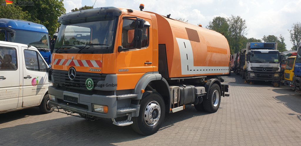 Mercedes-Benz 1823 DB 1823,Optifant 70, einsatzbereit, 1453 h Betriebsstunden - Utcaseprő gép: 1 kép. Mercedes-Benz 1823 DB 1823,Optifant 70, einsatzbereit, 1453 h Betriebsstunden - Utcaseprő gép: 1 kép.