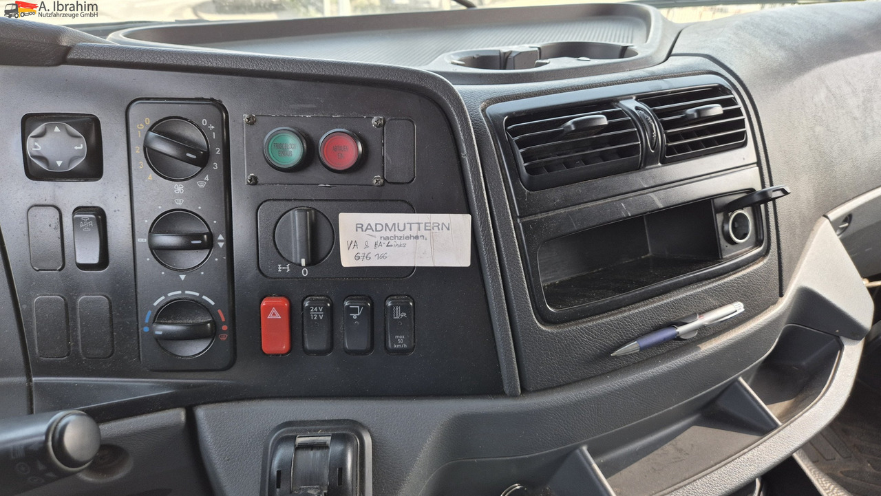 Mercedes-Benz 1823 Frigoblock, 2 Kammer, LBW - Hűtős teherautó: 2 kép. Mercedes-Benz 1823 Frigoblock, 2 Kammer, LBW - Hűtős teherautó: 2 kép.