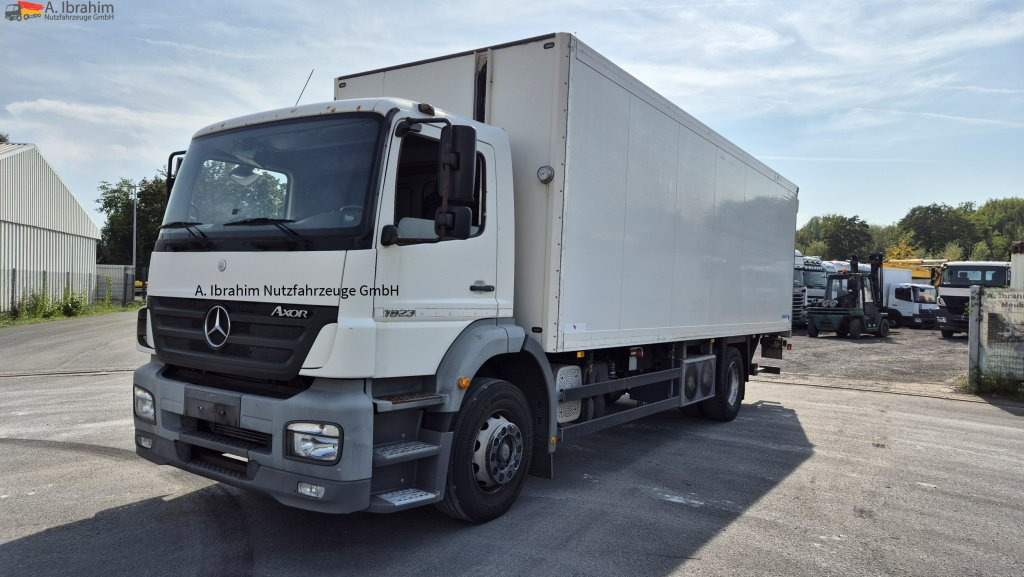 Mercedes-Benz 1823 Frigoblock, 2 Kammer, LBW - Hűtős teherautó: 1 kép. Mercedes-Benz 1823 Frigoblock, 2 Kammer, LBW - Hűtős teherautó: 1 kép.