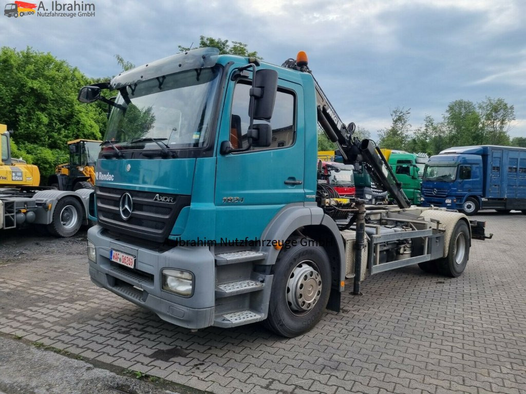Mercedes-Benz 1824 DB 1824 Kipphydraulik, Kran MKG - Billenőplatós teherautó, Darus autó: 1 kép. Mercedes-Benz 1824 DB 1824 Kipphydraulik, Kran MKG - Billenőplatós teherautó, Darus autó: 1 kép.