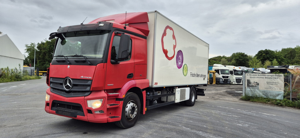 Mercedes-Benz 1830L Thermoking UT1200 - Hűtős teherautó: 1 kép. Mercedes-Benz 1830L Thermoking UT1200 - Hűtős teherautó: 1 kép.
