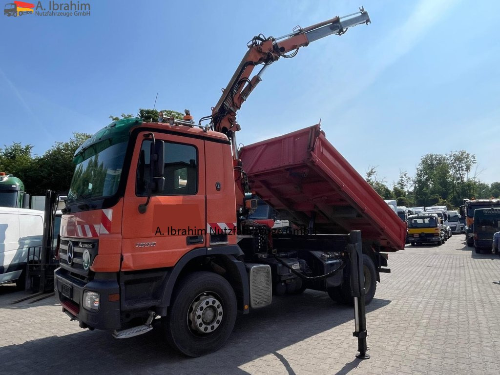 Mercedes-Benz 1836 Meiller 3-Seiten Kipper, Kran Atlas Atlas 125.2 A2 mit Funk FB - Billenőplatós teherautó, Darus autó: 1 kép. Mercedes-Benz 1836 Meiller 3-Seiten Kipper, Kran Atlas Atlas 125.2 A2 mit Funk FB - Billenőplatós teherautó, Darus autó: 1 kép.