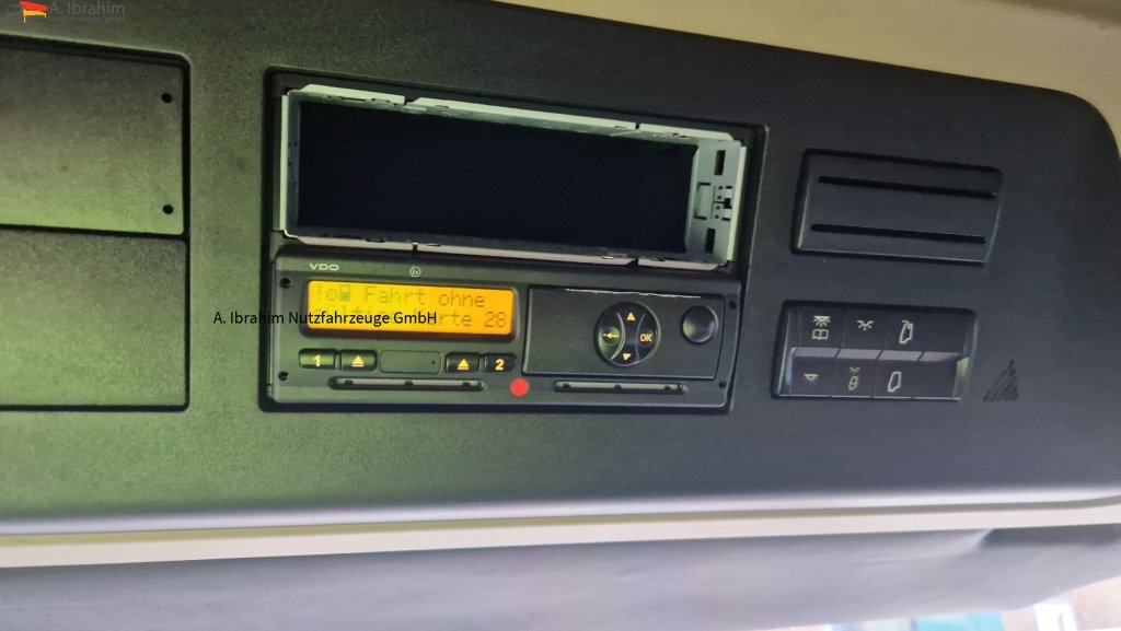 Mercedes-Benz 1845 Retarder Klima, Kühlschrank Edscha, Retarder, LBW, Zustand gut - Ponyvás teherautó: 4 kép. Mercedes-Benz 1845 Retarder Klima, Kühlschrank Edscha, Retarder, LBW, Zustand gut - Ponyvás teherautó: 4 kép.
