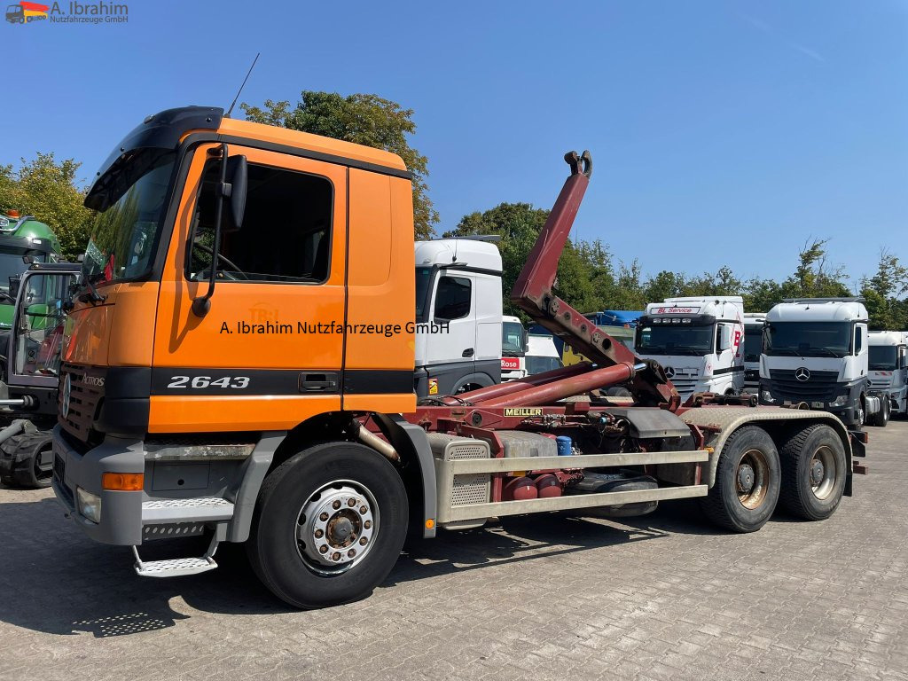 Mercedes-Benz 2643 6x4 | Blatt Luft | Meiller Hacken | Gut Zustand - Horgos rakodó teherautó: 1 kép. Mercedes-Benz 2643 6x4 | Blatt Luft | Meiller Hacken | Gut Zustand - Horgos rakodó teherautó: 1 kép.