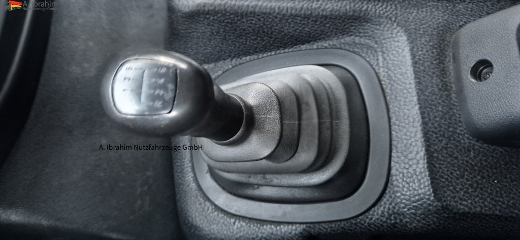 Mercedes-Benz 818L LBW, Luftfederung - Dobozos kisteherautó: 5 kép. Mercedes-Benz 818L LBW, Luftfederung - Dobozos kisteherautó: 5 kép.
