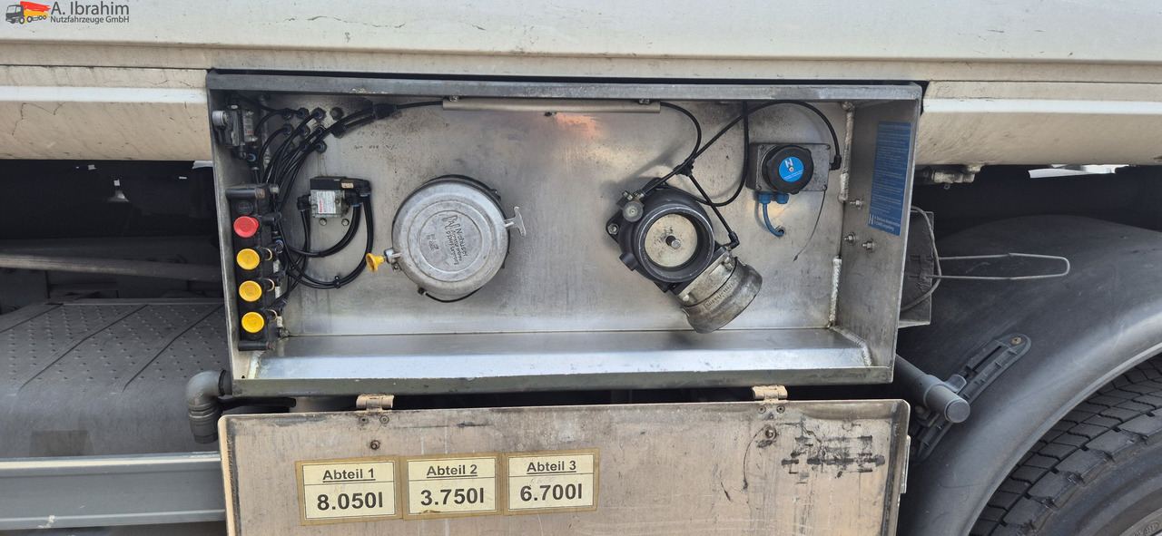 Mercedes-Benz Actros 2536 L 3 Kammern, 19500 L, mp3, Oben Unten Befüllung - Tartályos teherautó: 5 kép. Mercedes-Benz Actros 2536 L 3 Kammern, 19500 L, mp3, Oben Unten Befüllung - Tartályos teherautó: 5 kép.
