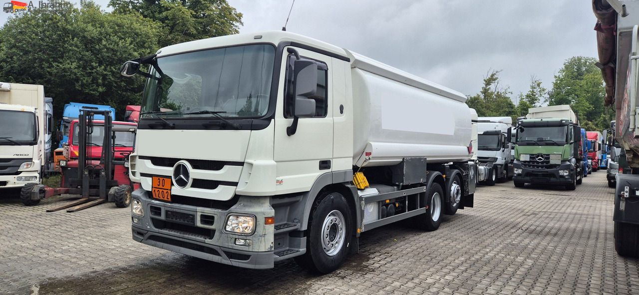 Mercedes-Benz Actros 2536 L 3 Kammern, 19500 L, mp3, Oben Unten Befüllung - Tartályos teherautó: 1 kép. Mercedes-Benz Actros 2536 L 3 Kammern, 19500 L, mp3, Oben Unten Befüllung - Tartályos teherautó: 1 kép.