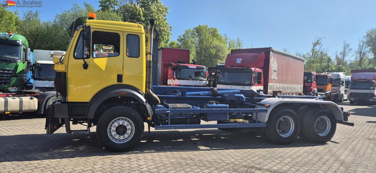 Mercedes-Benz DB 2538 AK 6x4 Meiller Getriebe überholt - Horgos rakodó teherautó: 1 kép. Mercedes-Benz DB 2538 AK 6x4 Meiller Getriebe überholt - Horgos rakodó teherautó: 1 kép.