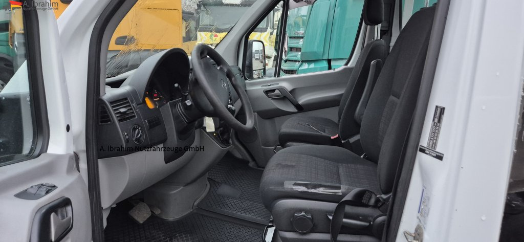 Mercedes-Benz Sprinter DB 319 CDI Automatik, Tempomat, ATM bei 290 tkm - Vontató: 2 kép. Mercedes-Benz Sprinter DB 319 CDI Automatik, Tempomat, ATM bei 290 tkm - Vontató: 2 kép.