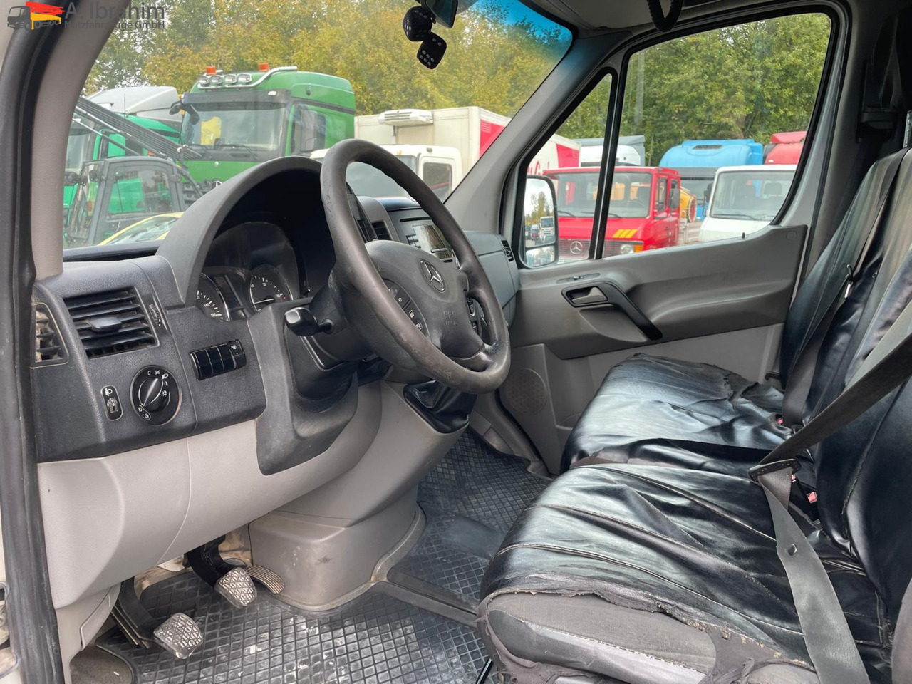 Mercedes-Benz Sprinter DB 319 CDI Geschlossen Kasten | 15 m³ | V6 | 4.5 m Radstand - Furgon: 3 kép. Mercedes-Benz Sprinter DB 319 CDI Geschlossen Kasten | 15 m³ | V6 | 4.5 m Radstand - Furgon: 3 kép.