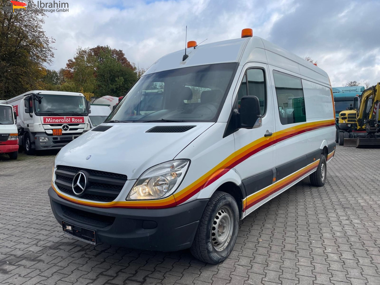 Mercedes-Benz Sprinter DB 319 CDI Geschlossen Kasten | 15 m³ | V6 | 4.5 m Radstand - Furgon: 1 kép. Mercedes-Benz Sprinter DB 319 CDI Geschlossen Kasten | 15 m³ | V6 | 4.5 m Radstand - Furgon: 1 kép.