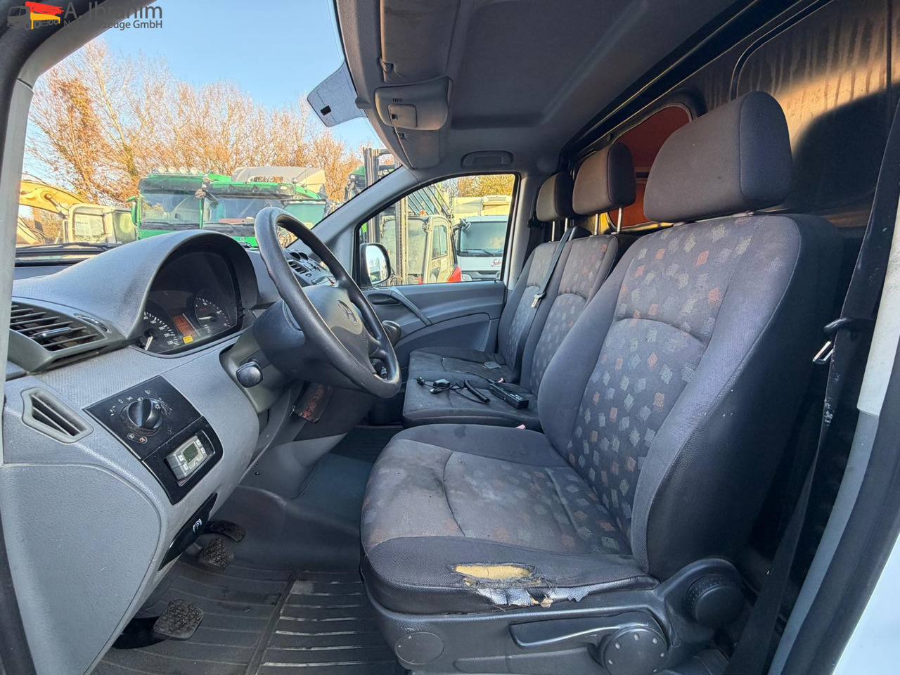 Mercedes-Benz Vito 116 CDI Standheizung | BF 3 | GST Anlage - Büféautó: 2 kép. Mercedes-Benz Vito 116 CDI Standheizung | BF 3 | GST Anlage - Büféautó: 2 kép.