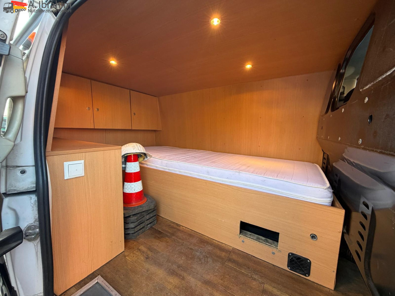 Mercedes-Benz Vito 116 CDI Standheizung | BF 3 | GST Anlage - Büféautó: 5 kép. Mercedes-Benz Vito 116 CDI Standheizung | BF 3 | GST Anlage - Büféautó: 5 kép.