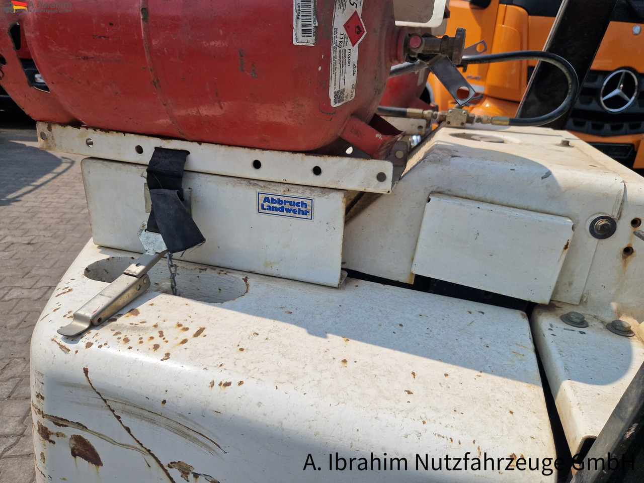 Nissan BF 03-40 4t Stapler - Villás targonca: 5 kép. Nissan BF 03-40 4t Stapler - Villás targonca: 5 kép.