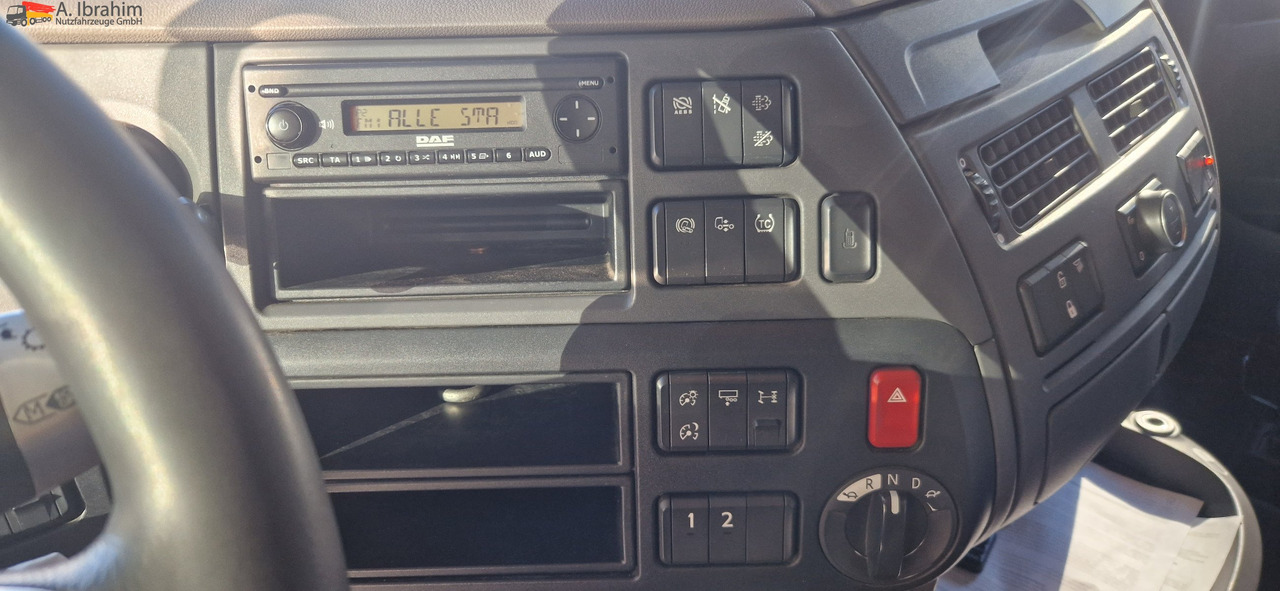 Daf XF450 FT Retarder, Standklima - Nyergesvontató: 3 kép. Daf XF450 FT Retarder, Standklima - Nyergesvontató: 3 kép.