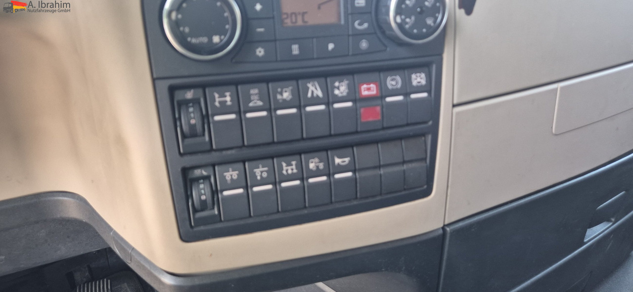 MAN 18.500 TGX, Retarder Klima einsatzbereit - Nyergesvontató: 5 kép. MAN 18.500 TGX, Retarder Klima einsatzbereit - Nyergesvontató: 5 kép.