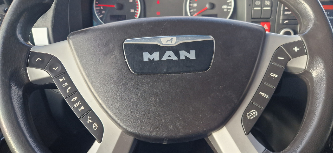 MAN TGS 18.400 PTO für Kompressor - Nyergesvontató: 2 kép. MAN TGS 18.400 PTO für Kompressor - Nyergesvontató: 2 kép.