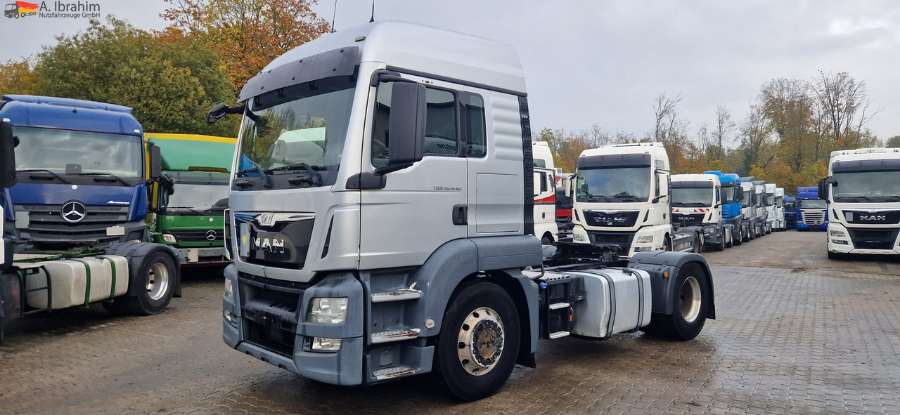 MAN TGS 18.440 PTO für Kompressor, Retarder - Nyergesvontató: 1 kép. MAN TGS 18.440 PTO für Kompressor, Retarder - Nyergesvontató: 1 kép.