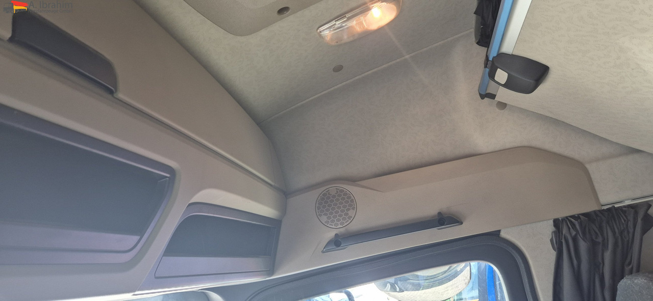 Mercedes-Benz 1840 Actros, 3x vorhanden, identisch - Nyergesvontató: 4 kép. Mercedes-Benz 1840 Actros, 3x vorhanden, identisch - Nyergesvontató: 4 kép.