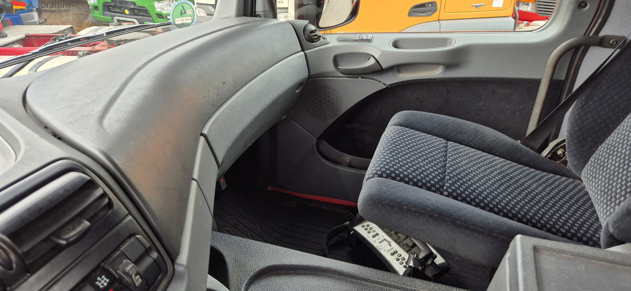 Nyergesvontató Mercedes-Benz 1841 Kran HIAB 166Bj. 2016 Funk FB ,mp3: 6 kép.