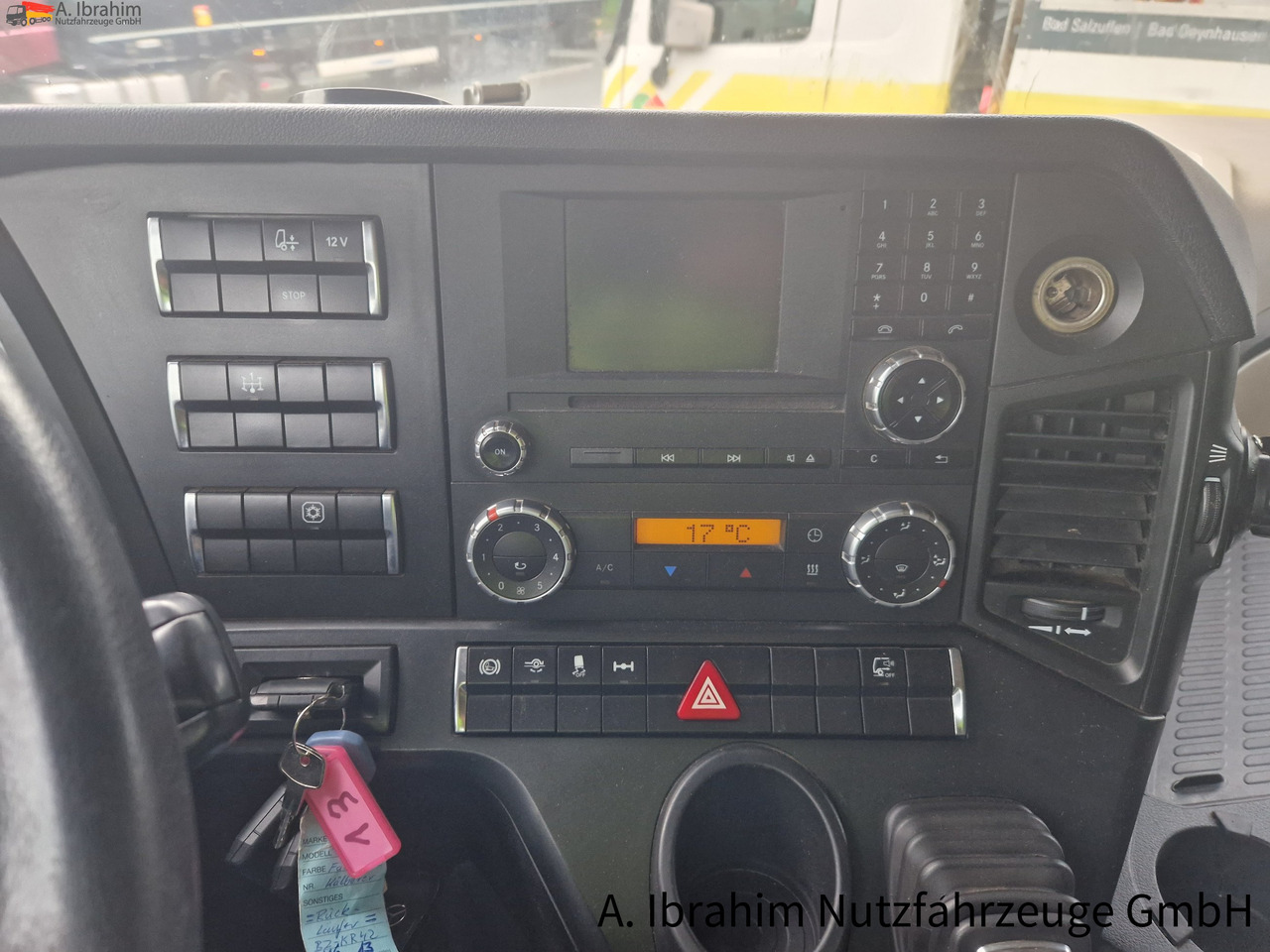 Mercedes-Benz 1845 Retarder Klima, Kühlschrank deutsches Fahrzeug - Nyergesvontató: 4 kép. Mercedes-Benz 1845 Retarder Klima, Kühlschrank deutsches Fahrzeug - Nyergesvontató: 4 kép.