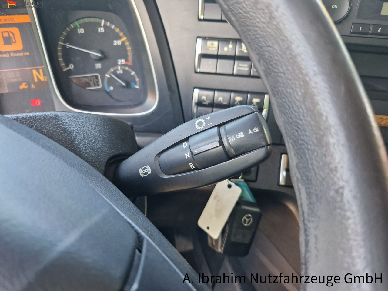 Mercedes-Benz 1845 Retarder, Klima, Navi Schneeketten, Euro 5 - Nyergesvontató: 4 kép. Mercedes-Benz 1845 Retarder, Klima, Navi Schneeketten, Euro 5 - Nyergesvontató: 4 kép.