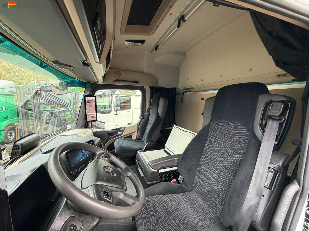 Mercedes-Benz Actros 1846LS Streamspace | Retarder | Blatt Luft | Original Kilometer - Nyergesvontató: 2 kép. Mercedes-Benz Actros 1846LS Streamspace | Retarder | Blatt Luft | Original Kilometer - Nyergesvontató: 2 kép.