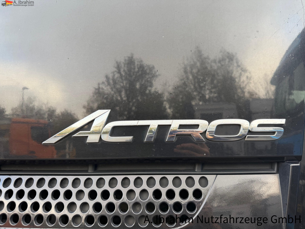 Mercedes-Benz Actros 1848 BigSpace | Retarder | Spoiler | Schubbodenhydraulik | 4x2 - Nyergesvontató: 5 kép. Mercedes-Benz Actros 1848 BigSpace | Retarder | Spoiler | Schubbodenhydraulik | 4x2 - Nyergesvontató: 5 kép.