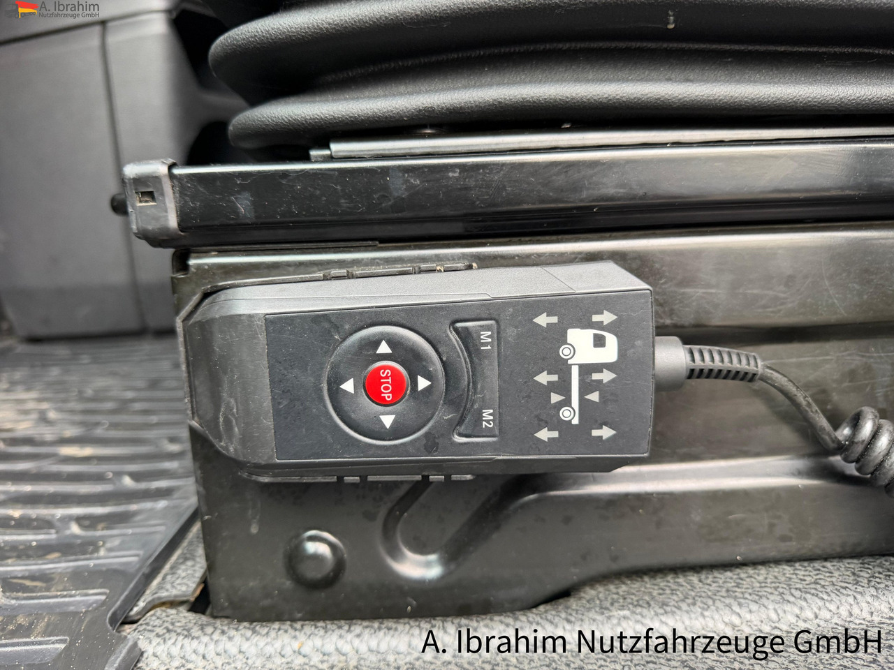 Mercedes-Benz Actros 1848 BigSpace | Retarder | Spoiler | Schubbodenhydraulik | 4x2 - Nyergesvontató: 3 kép. Mercedes-Benz Actros 1848 BigSpace | Retarder | Spoiler | Schubbodenhydraulik | 4x2 - Nyergesvontató: 3 kép.