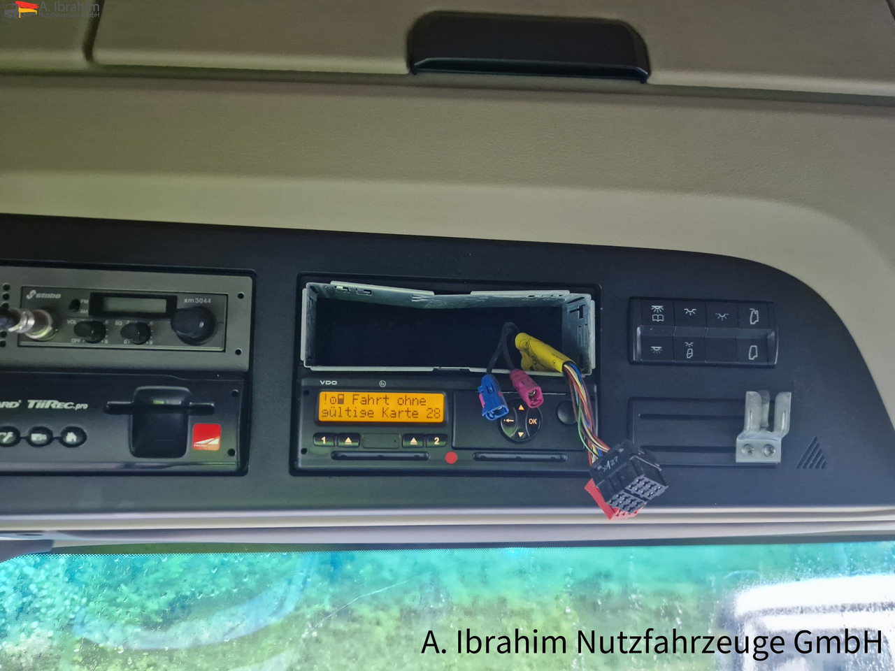 Mercedes-Benz DB 1842, Kipphydraulik deutsches Fahrzeug Retarder, Standklima - Nyergesvontató: 5 kép. Mercedes-Benz DB 1842, Kipphydraulik deutsches Fahrzeug Retarder, Standklima - Nyergesvontató: 5 kép.