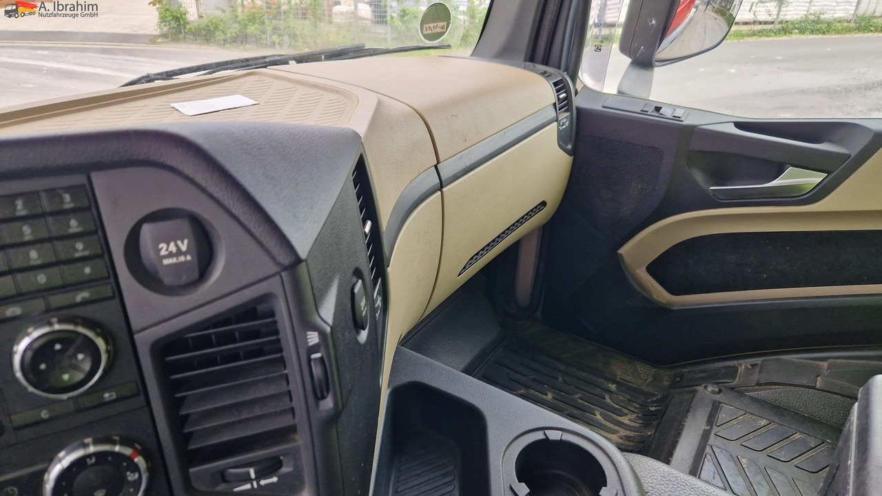 Mercedes-Benz DB 1843 Retarder Kipphydraulik - Nyergesvontató: 4 kép. Mercedes-Benz DB 1843 Retarder Kipphydraulik - Nyergesvontató: 4 kép.