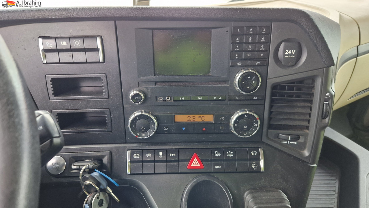 Mercedes-Benz DB 1843 Retarder Kipphydraulik - Nyergesvontató: 2 kép. Mercedes-Benz DB 1843 Retarder Kipphydraulik - Nyergesvontató: 2 kép.