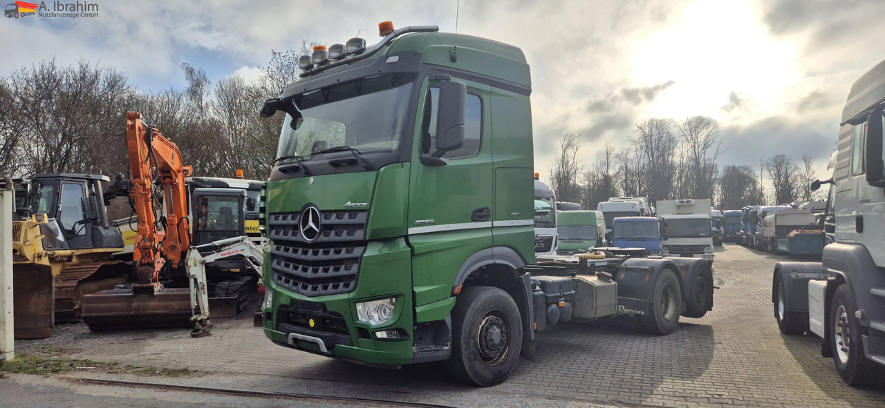 Mercedes-Benz DB 2853 4x4x2H Retarder - Nyergesvontató: 1 kép. Mercedes-Benz DB 2853 4x4x2H Retarder - Nyergesvontató: 1 kép.