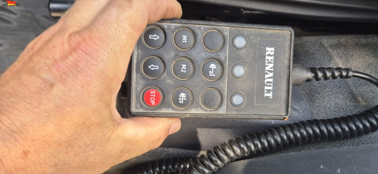 Renault Midlum 180 DCI Werkstattkoffer mit Treppe - Dobozos kisteherautó: 2 kép. Renault Midlum 180 DCI Werkstattkoffer mit Treppe - Dobozos kisteherautó: 2 kép.