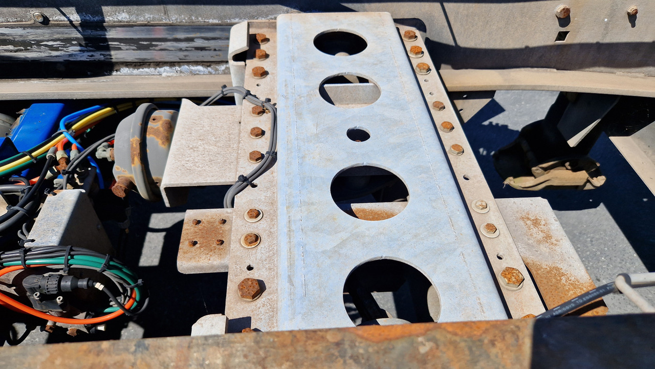 Schmitz SCF 24G Slider - Félpótkocsi cserefelépítményes: 2 kép. Schmitz SCF 24G Slider - Félpótkocsi cserefelépítményes: 2 kép.