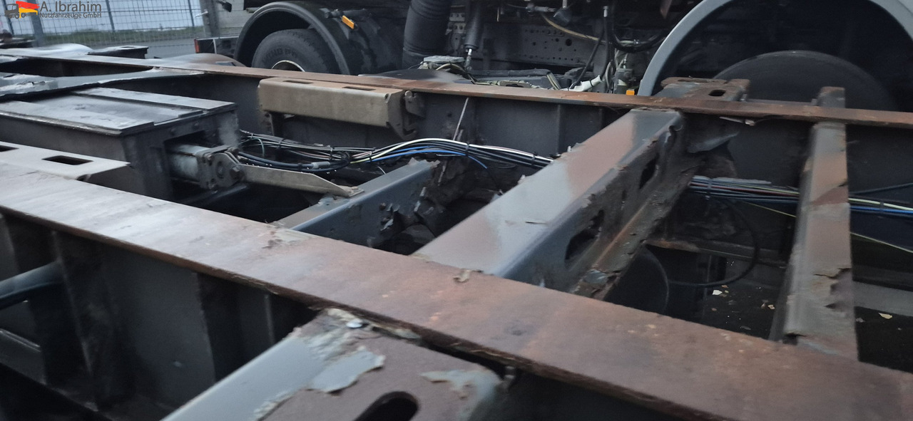 Schmitz SCF24 2x20,30,40,45 ft Multichassis, ausziehbar - Félpótkocsi cserefelépítményes: 3 kép. Schmitz SCF24 2x20,30,40,45 ft Multichassis, ausziehbar - Félpótkocsi cserefelépítményes: 3 kép.