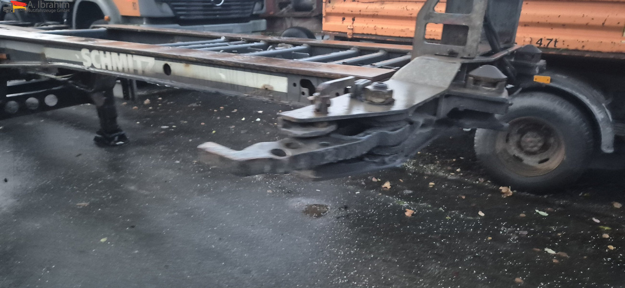 Schmitz SCF24 2x20,30,40,45 ft Multichassis, ausziehbar - Félpótkocsi cserefelépítményes: 2 kép. Schmitz SCF24 2x20,30,40,45 ft Multichassis, ausziehbar - Félpótkocsi cserefelépítményes: 2 kép.