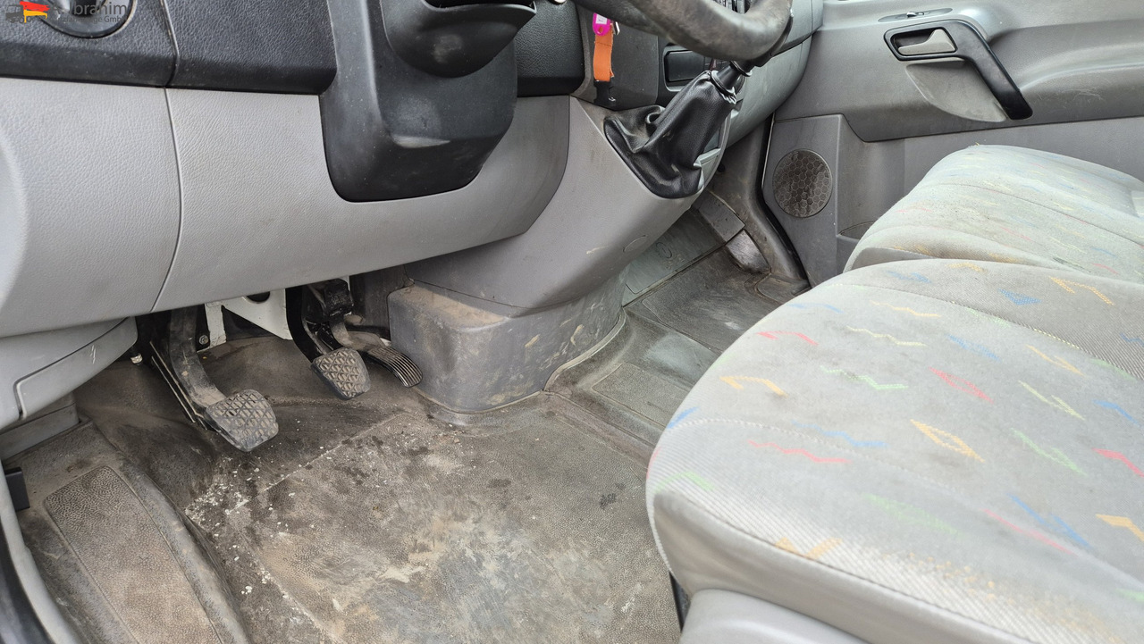 VW Crafter 2.5 Diesel Zustand gut - Furgon: 4 kép. VW Crafter 2.5 Diesel Zustand gut - Furgon: 4 kép.