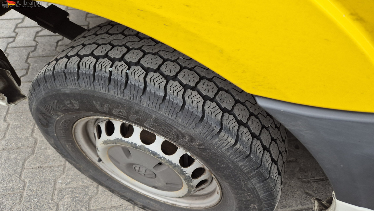 VW Crafter 2.5 Diesel Zustand gut - Furgon: 5 kép. VW Crafter 2.5 Diesel Zustand gut - Furgon: 5 kép.