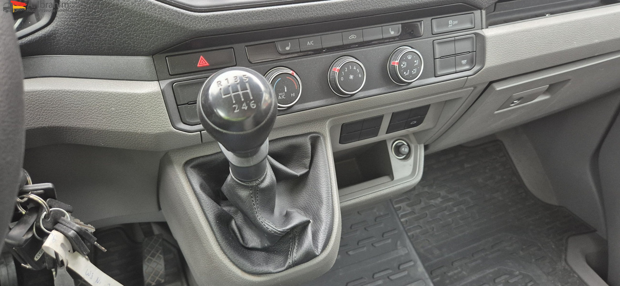 VW Crafter LBW, Vollausstattung - Dobozos kisteherautó: 2 kép. VW Crafter LBW, Vollausstattung - Dobozos kisteherautó: 2 kép.