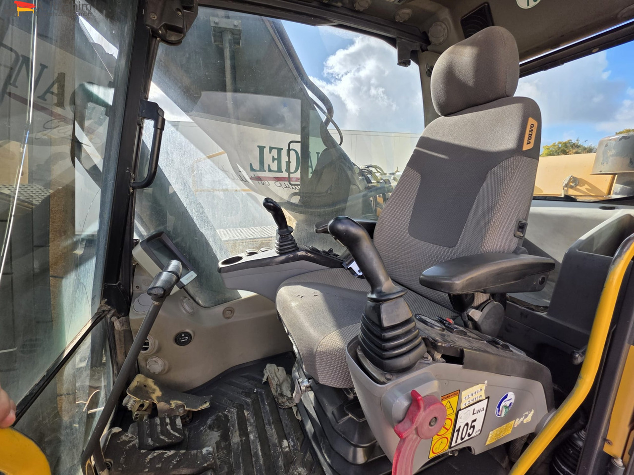 Volvo EC360C Schnellwechsler | Hammerhydraulik | Klima | 40t | 12305 St. - Lánctalpas kotró: 3 kép. Volvo EC360C Schnellwechsler | Hammerhydraulik | Klima | 40t | 12305 St. - Lánctalpas kotró: 3 kép.